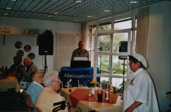 Tony beim Altennachmittag