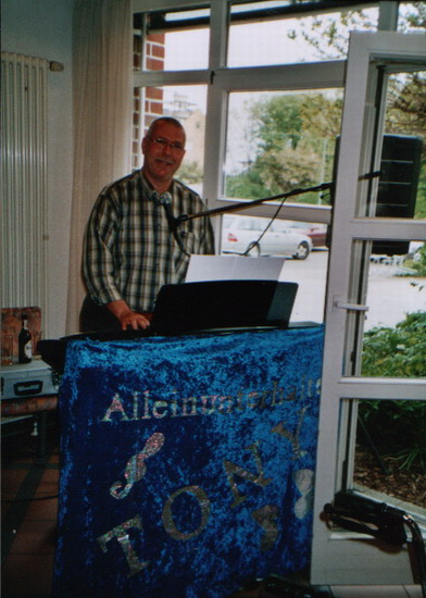Tony beim Altennachmittag