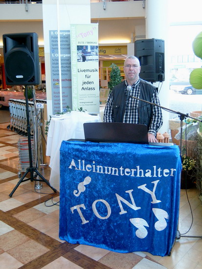 Tony bei Mbel Hausmann
